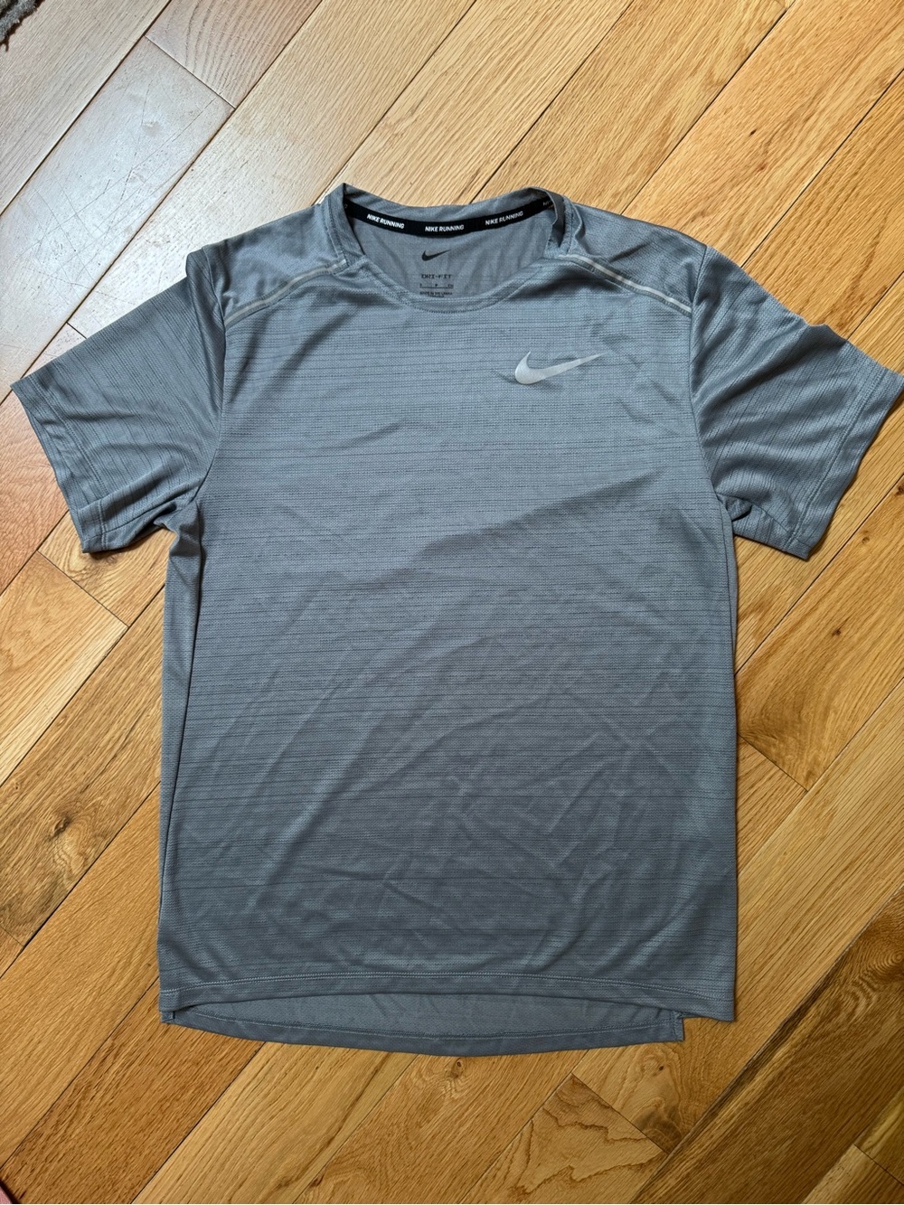 Nike Men's Dri-FIT Gray Short-Sleeve Running Performance Shirt, Small